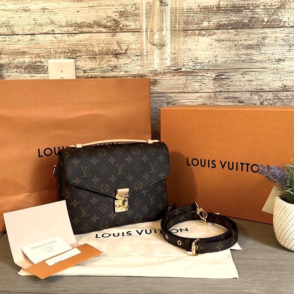 Louis Vuitton Pochette Métis. Like new w/ receipt. 2021.